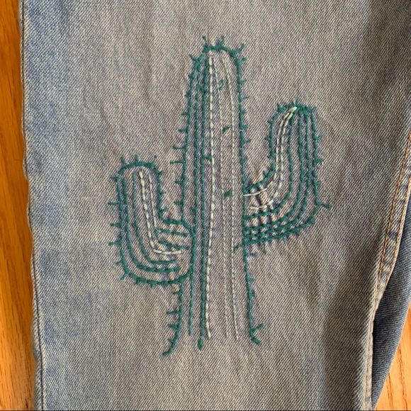 🦋Host Pick🦋 Zara Trafaluc Cactus MLN Embroidered Jeans - Picture 4 of 11